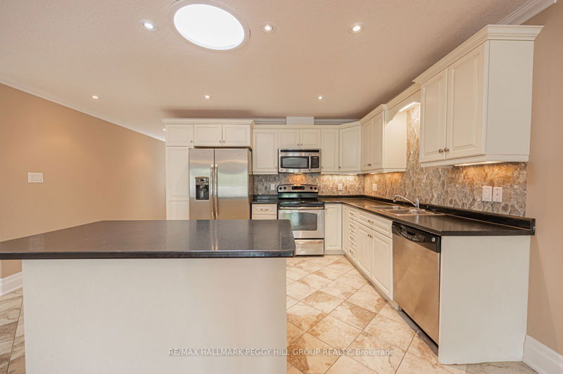 140 Greenway Dr  Wasaga Beach, L9Z 0E6 | Image 3