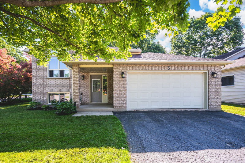 3 Donald Cres  Wasaga Beach, L9Z 1E1 | Image 2