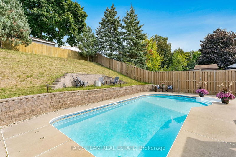 110 Chieftain Cres  Barrie, L4N 6J3 | Image 24