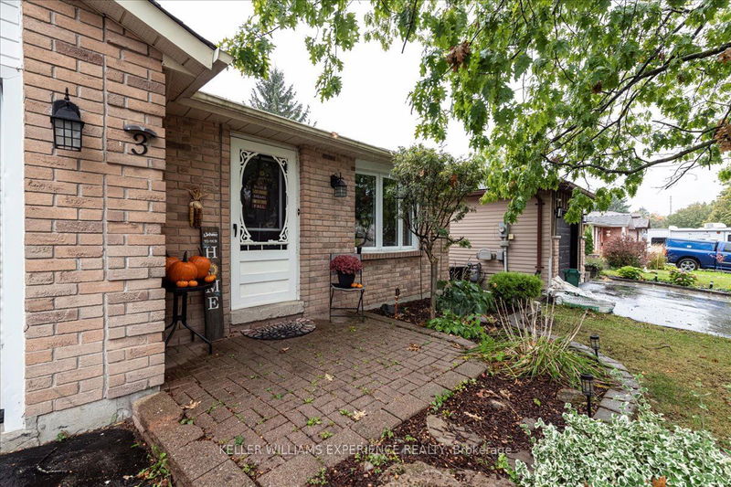 3 Sinclair Crt  Barrie, L4N 5X8 | Image 2