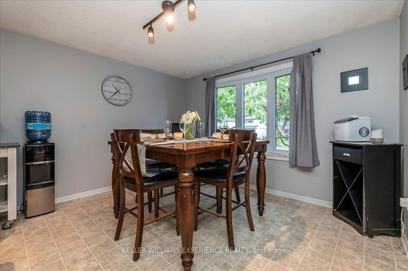 3 Sinclair Crt  Barrie, L4N 5X8 | Image 5