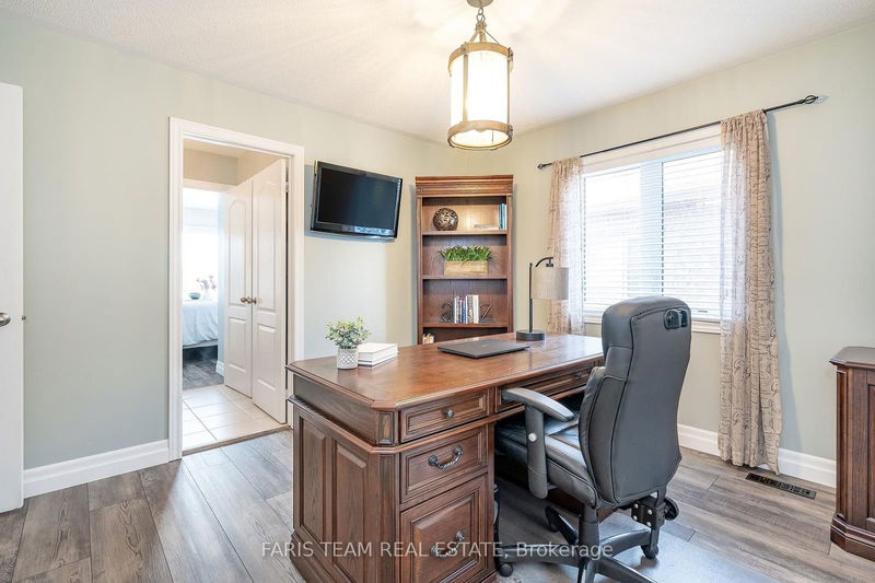 257 Kozlov St  Barrie, L4N 6R7 | Image 24