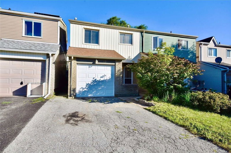 12 Robin Crt  Barrie, L4M 5M1 | Image 1