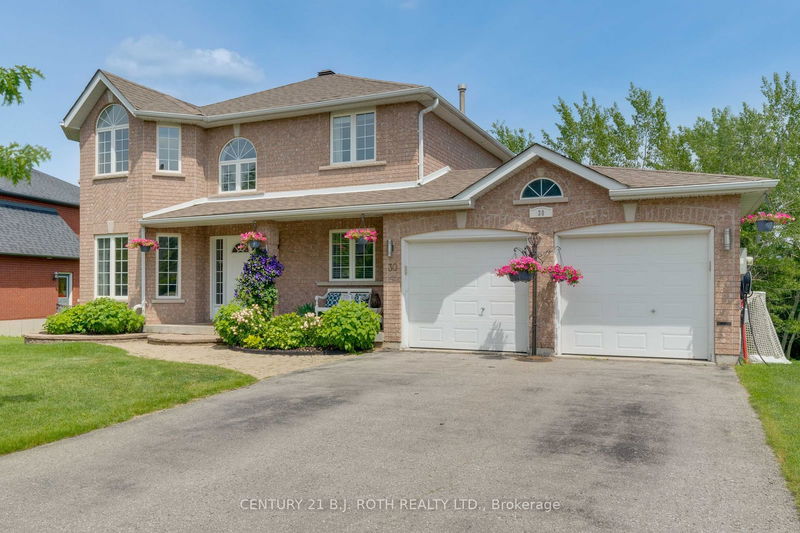 30 Capilano Crt  Barrie, L4M 7E6 | Image 2