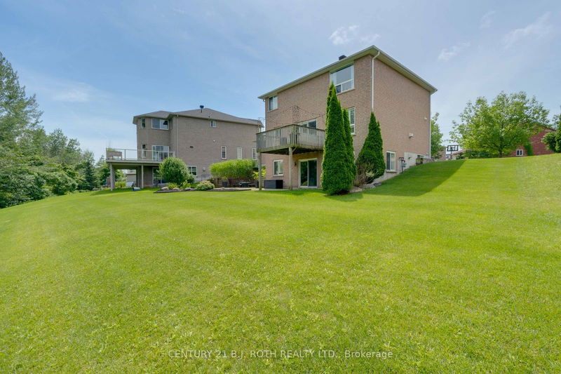 30 Capilano Crt  Barrie, L4M 7E6 | Image 33