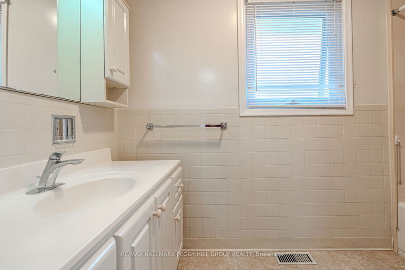 3 Pratt Rd  Barrie, L4M 2K9 | Image 12