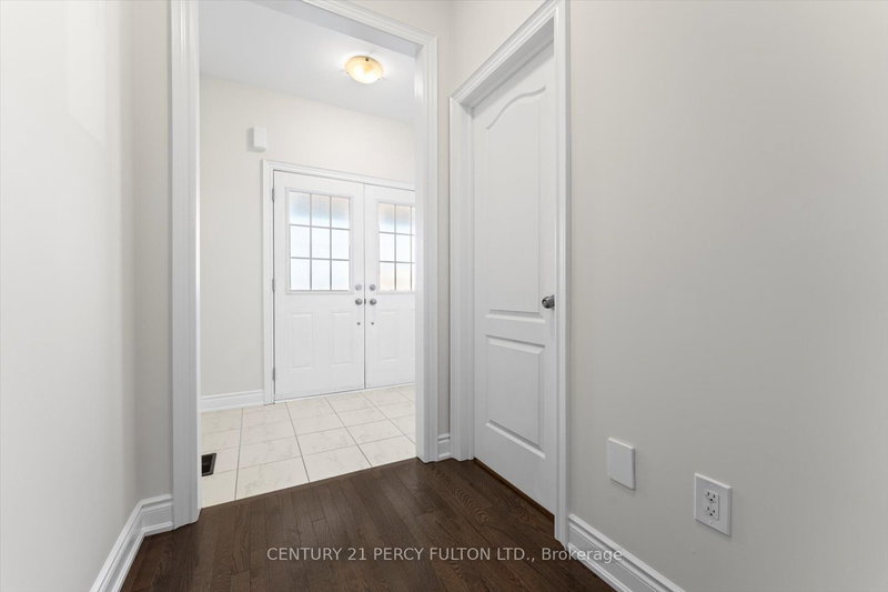 66 white Cres, Barrie, L4N 5Z9 | Image 3