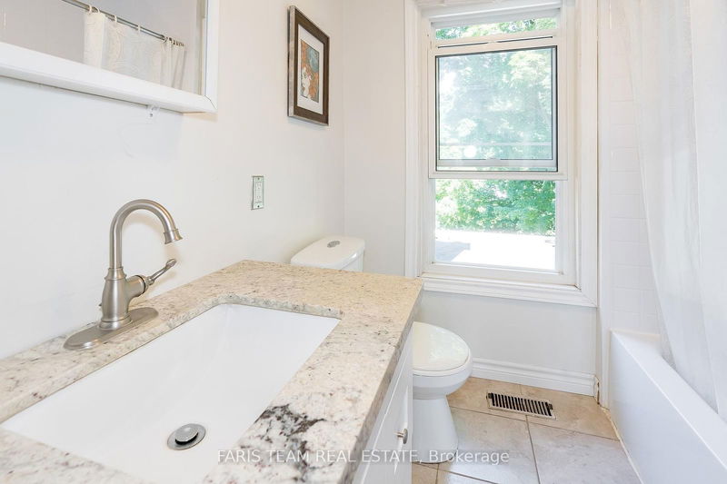 21 Robert St E Penetanguishene, L9M 1A9 | Image 15