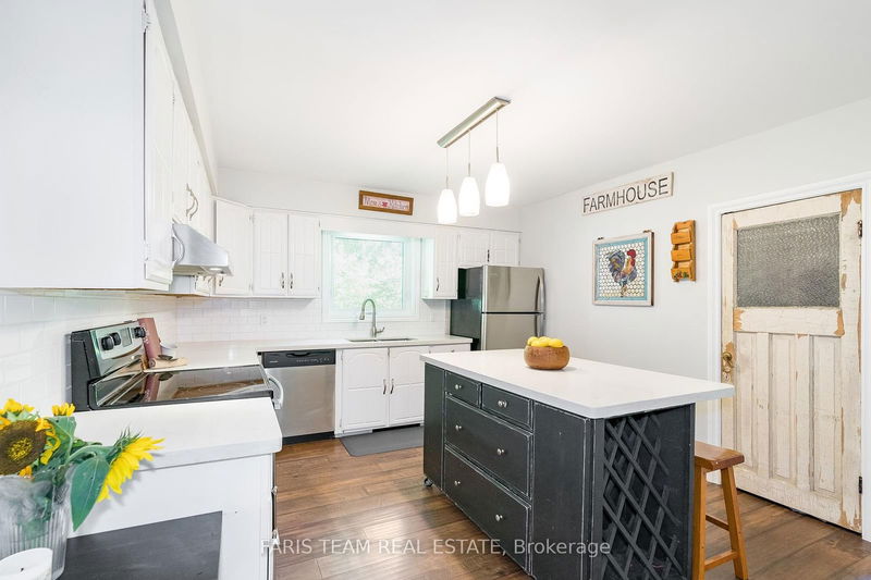 21 Robert St E Penetanguishene, L9M 1A9 | Image 4