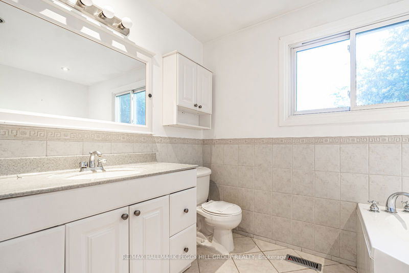 211 Phillips St  Barrie, L4N 3V2 | Image 12