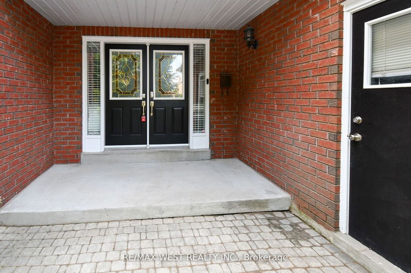 25 Meadowlark Rd  Barrie, L4M 6C8 | Image 5