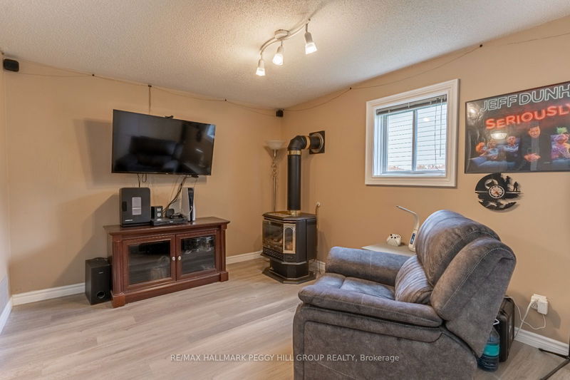 9 Longwood Cres  Clearview, L0M 1N0 | Image 14