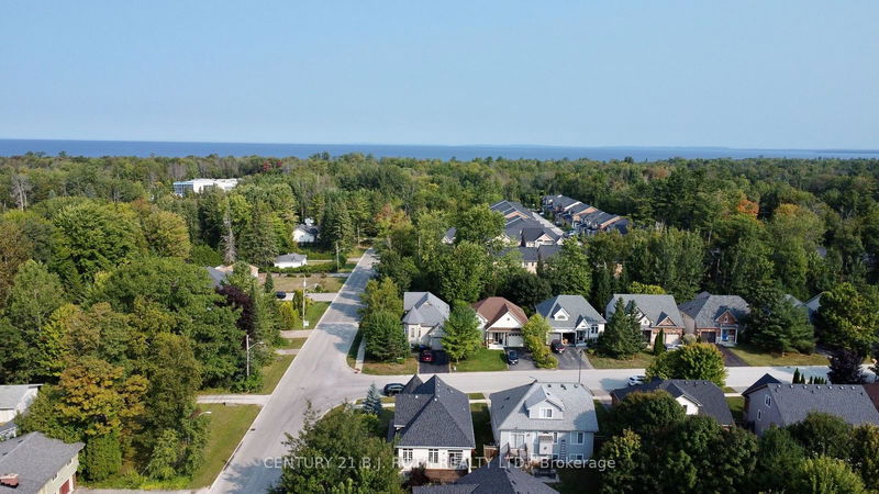 1 Cardinal Way  Wasaga Beach, L9Z 3B6 | Image 4