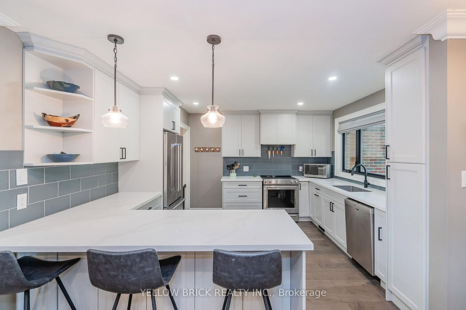 Listing Image 8