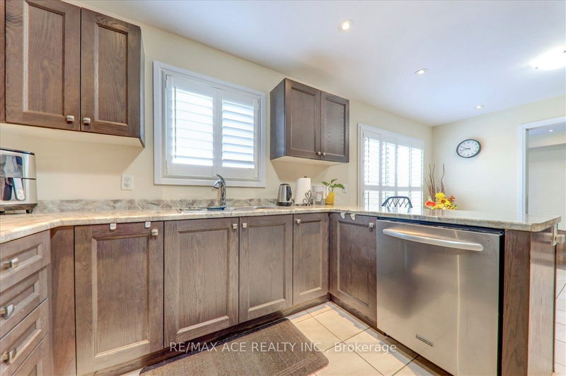 2 Hewson St  Penetanguishene, L9M 1N8 | Image 12