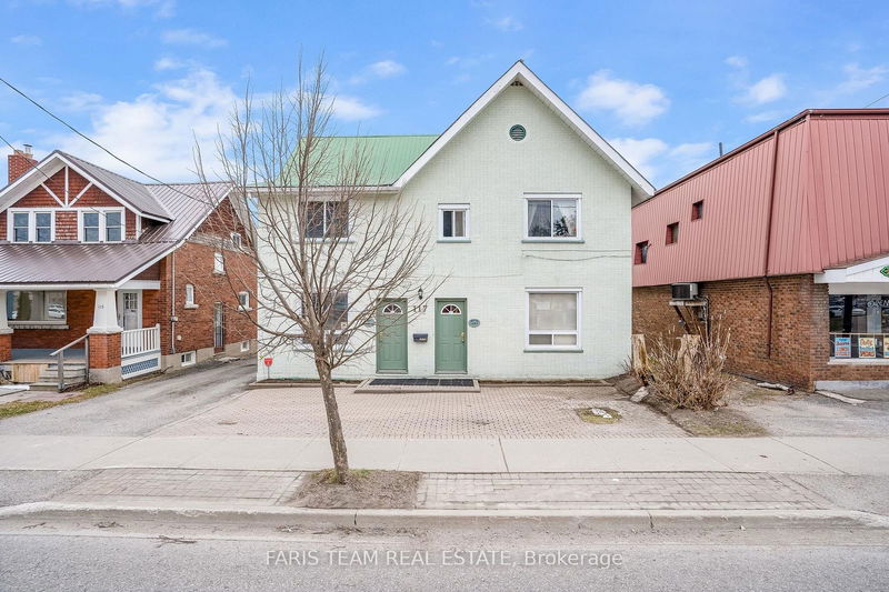 117 Colborne St W Orillia, L3V 2Y8 | Image 1