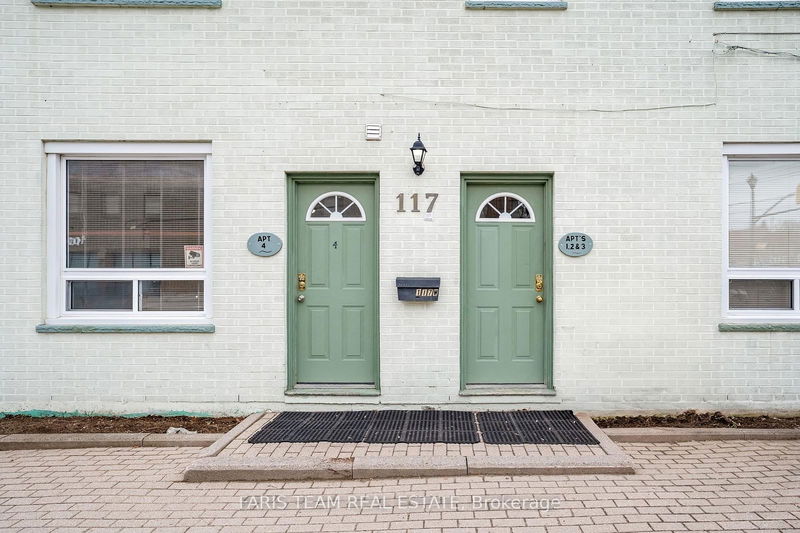 117 Colborne St W Orillia, L3V 2Y8 | Image 3