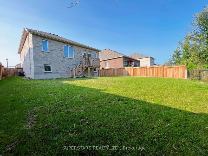 15 Pearl St  Wasaga Beach, L9Z 0G9 | Image 33