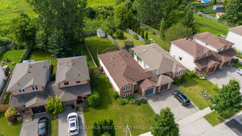 105 Wessenger Dr  Barrie, L4N 8P5 | Image 2