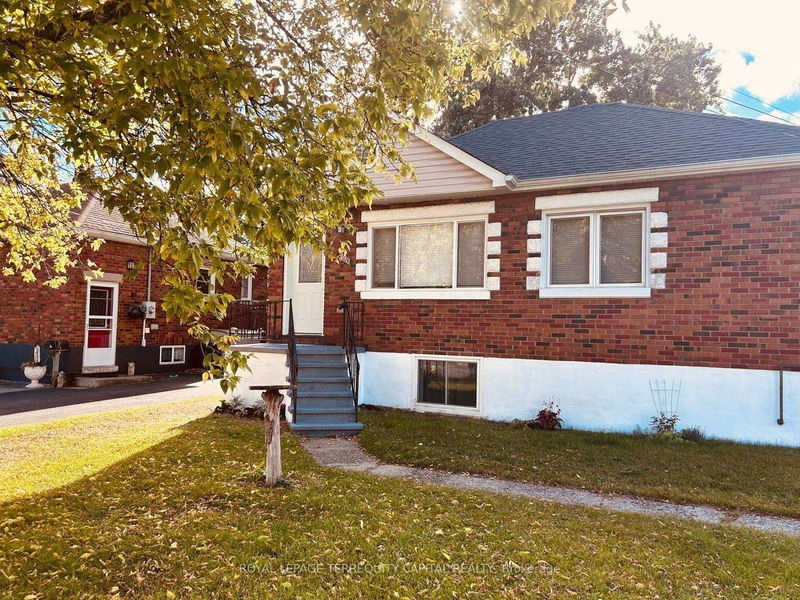 home for lease on Upper-190 Innisfil Street