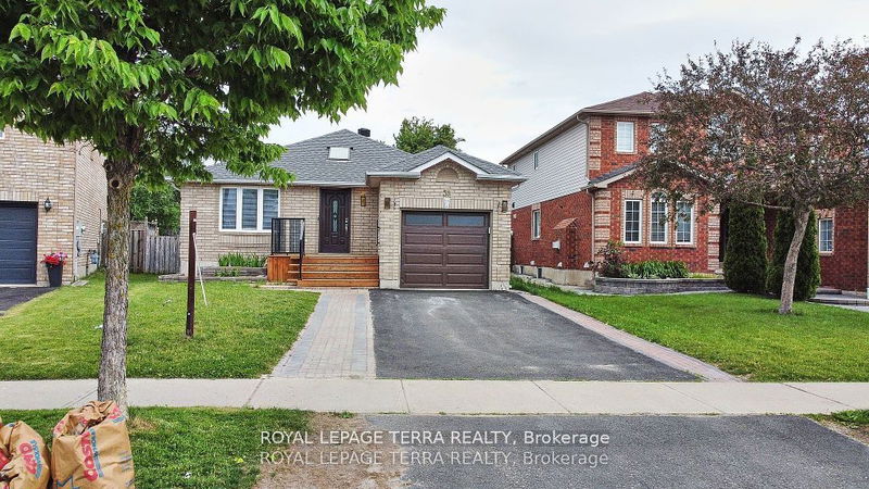 38 Ambler Bay   Barrie, L4M 7A5 | Image 1