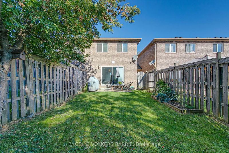 7 Mccausland Crt  Barrie, L4N 6C2 | Image 34