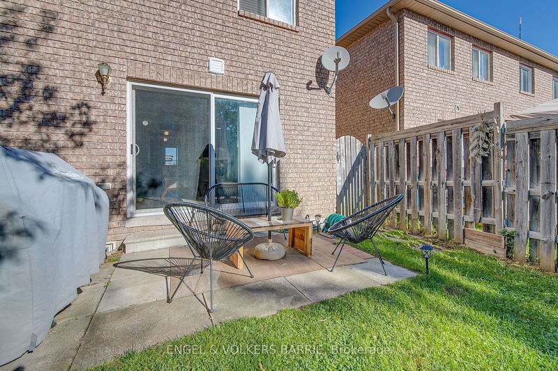 7 Mccausland Crt  Barrie, L4N 6C2 | Image 35