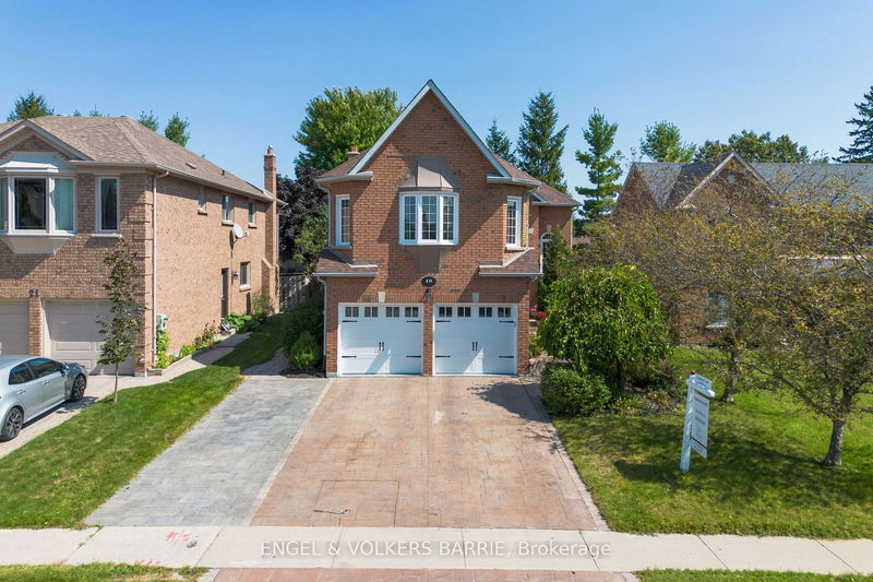 19 Grand Forest Dr  Barrie, L4N 7E7 | Image 1