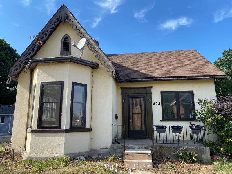home for lease on 2-202 Dunlop Street W