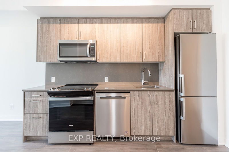 home for lease on 426-681 Yonge Street