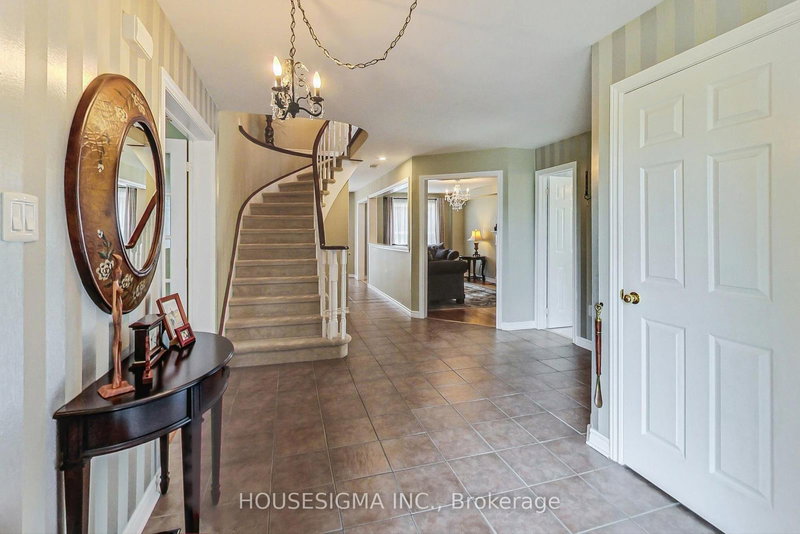 5 Kelsey Cres, Barrie, L4N 0J7 | Image 3