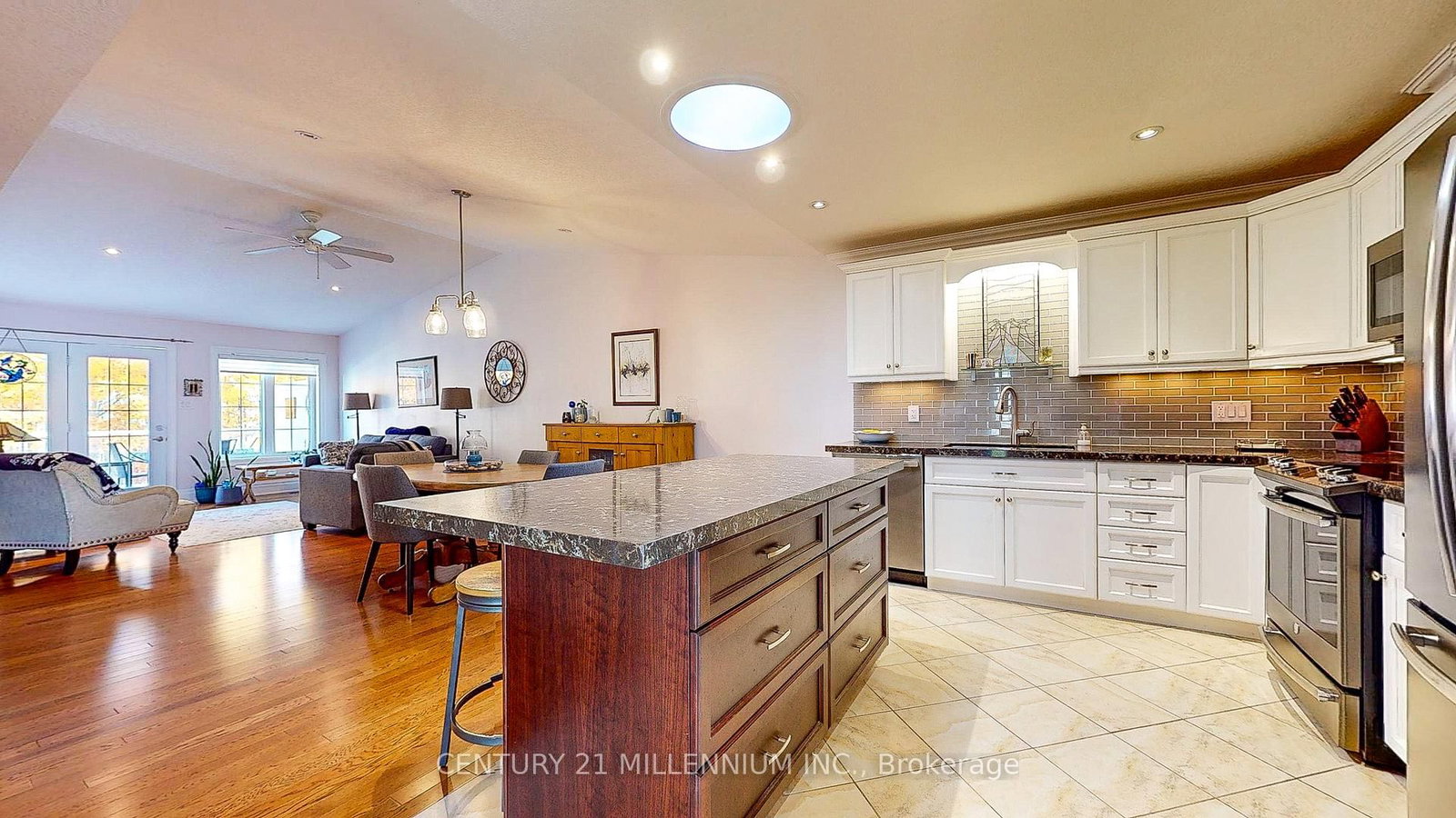 Listing Image 7