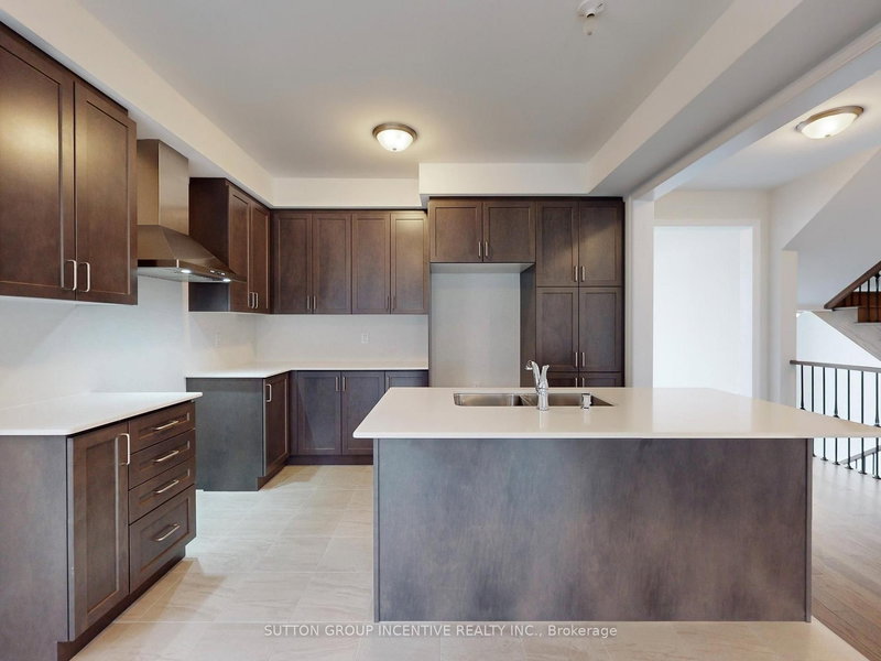 2962 Monarch Dr, Orillia, L3V 8M8 | Image 2