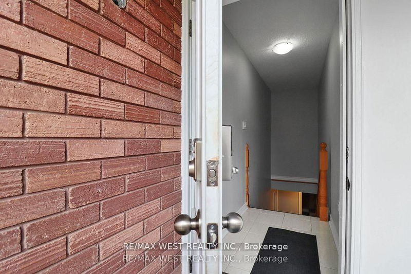 home for lease on 19 Radenhurst Crescent