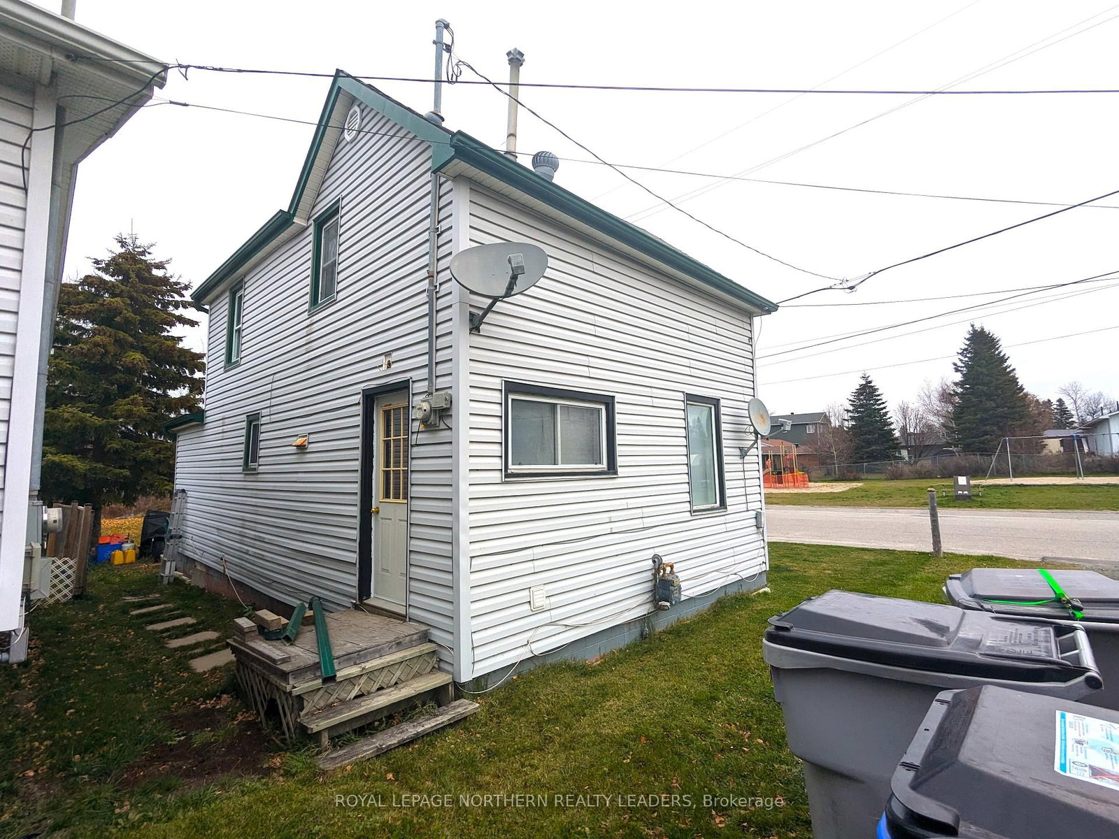 Listing photo 3