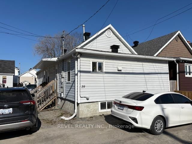 39 Maple Street