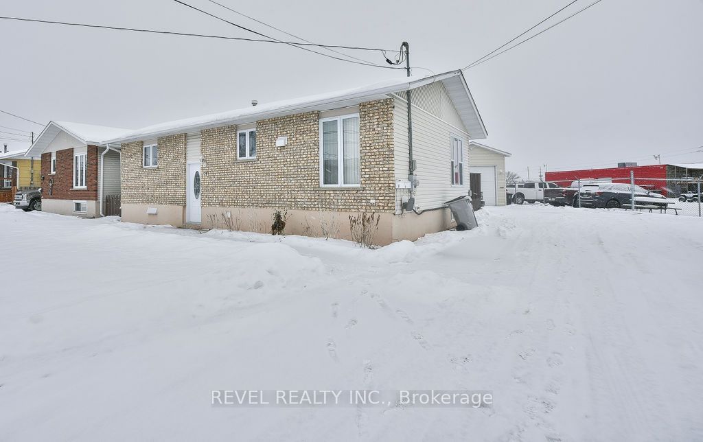 Detached House sold at 174 Royale Street, Timmins, MTJ - Main Area, P4N 8A6 - MLS: T11896989