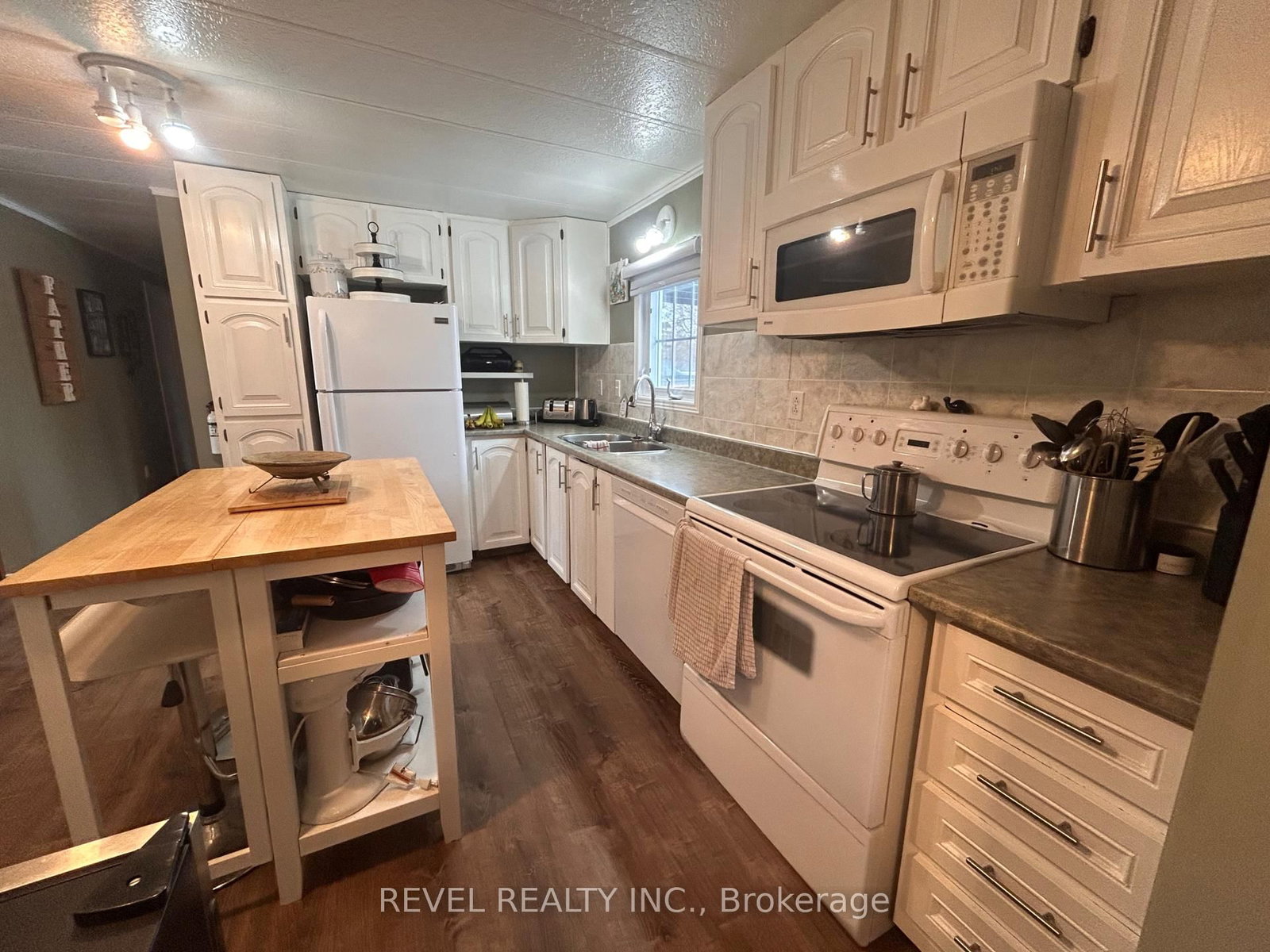 Listing Image 5