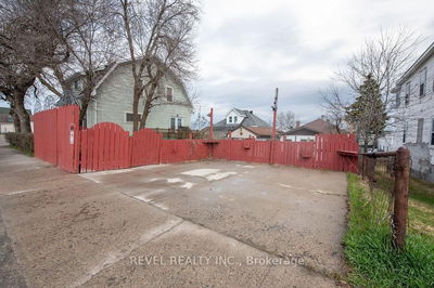 19 Dwyer Ave, Timmins - SCH - Main Area image-0-2