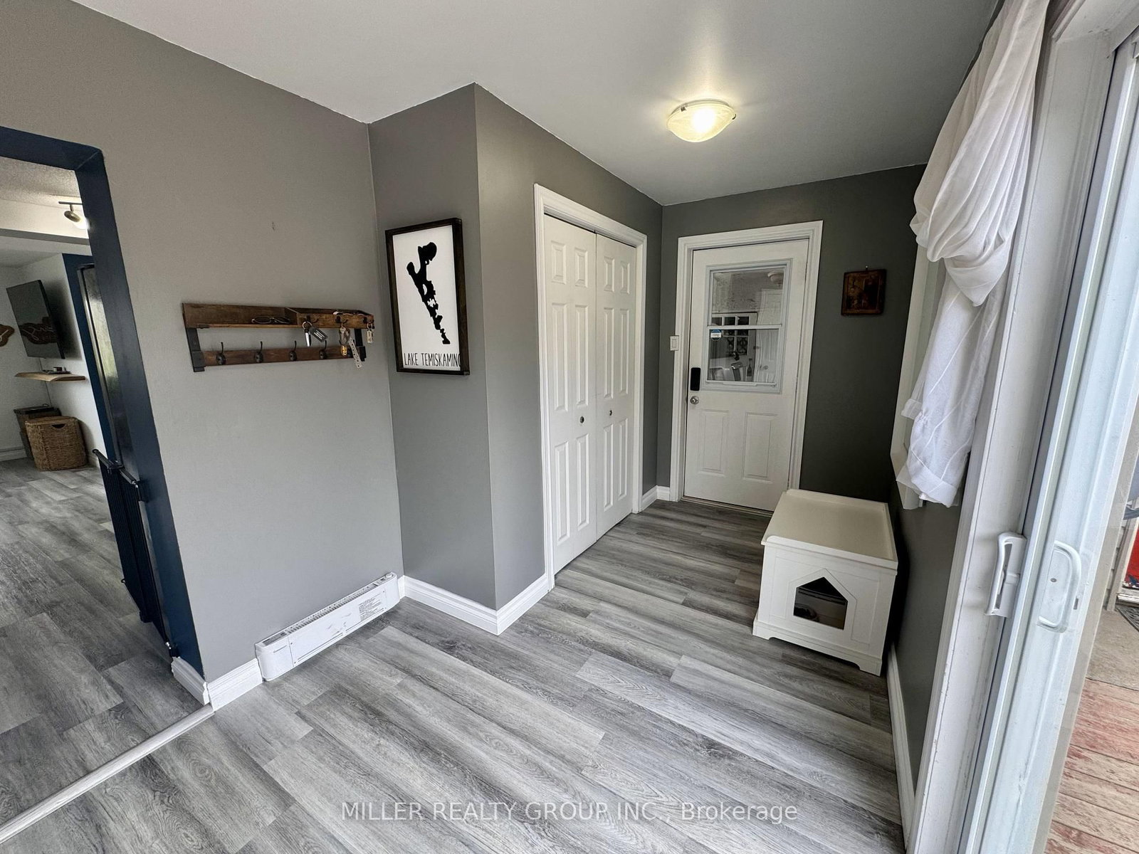 Listing Image 8