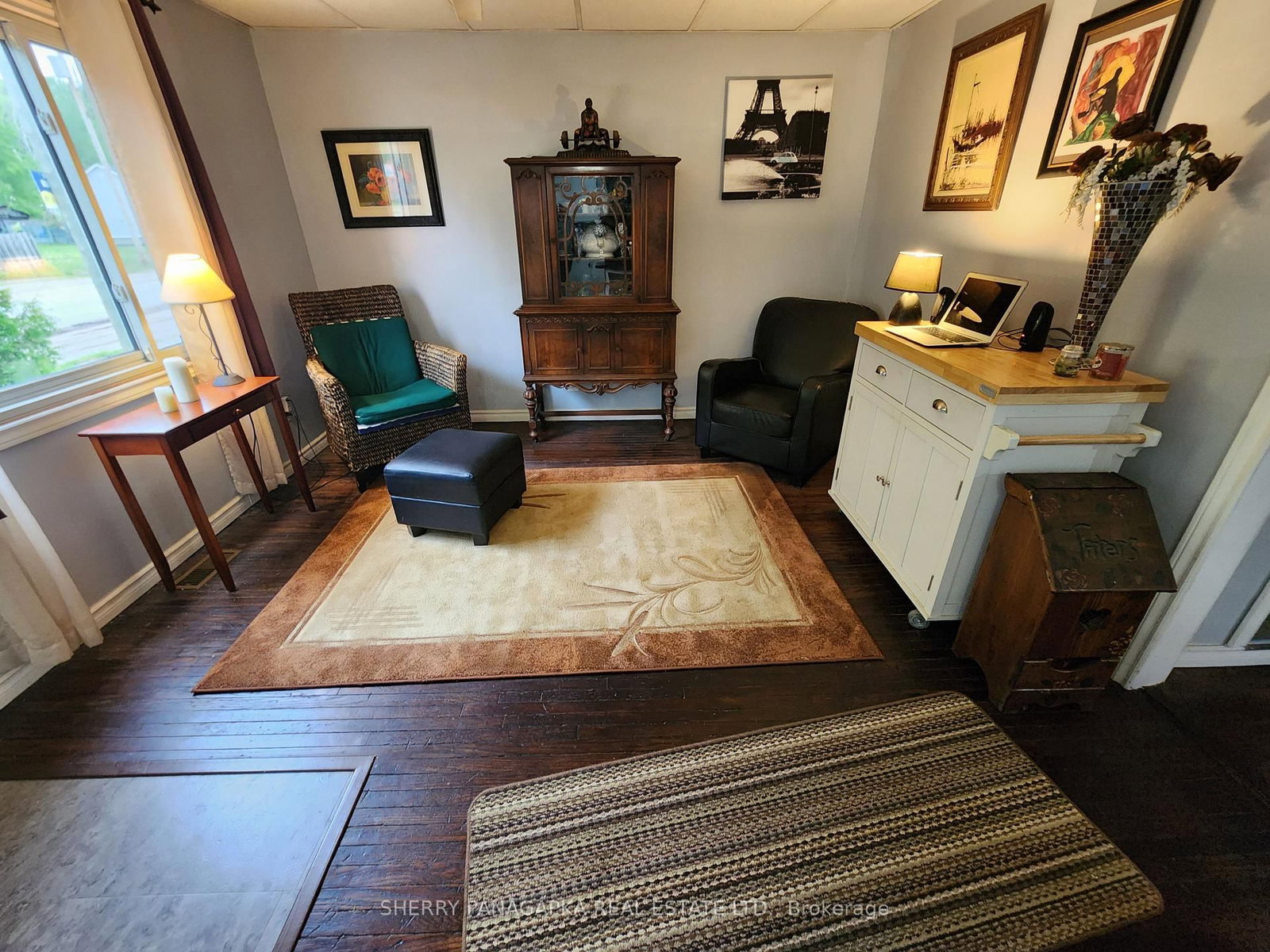 Listing Image 4