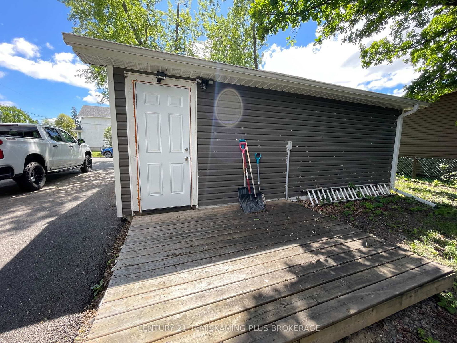 Listing Image 7