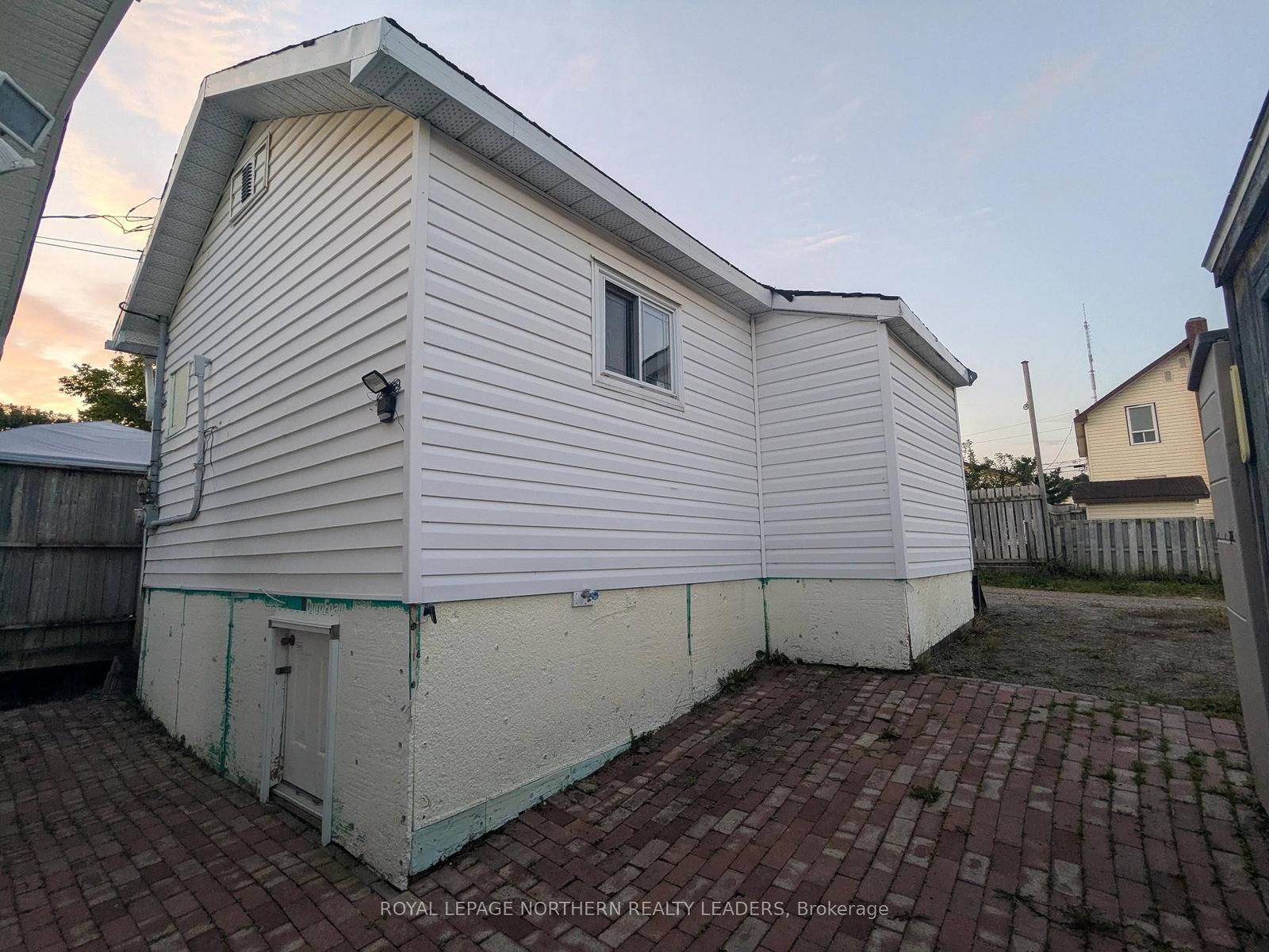 Listing Image 5