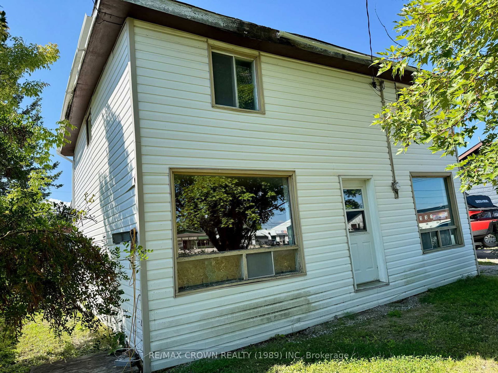 Listing Image 5
