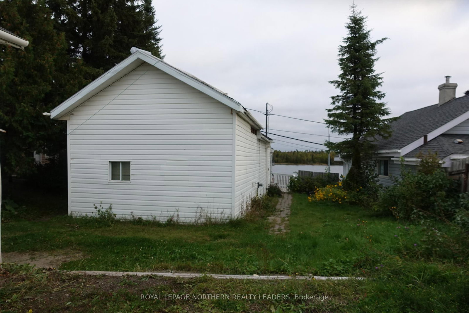 Listing Image 4