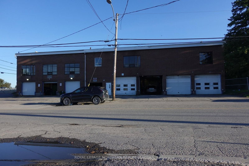 445 Algonquin Blvd W photo 2