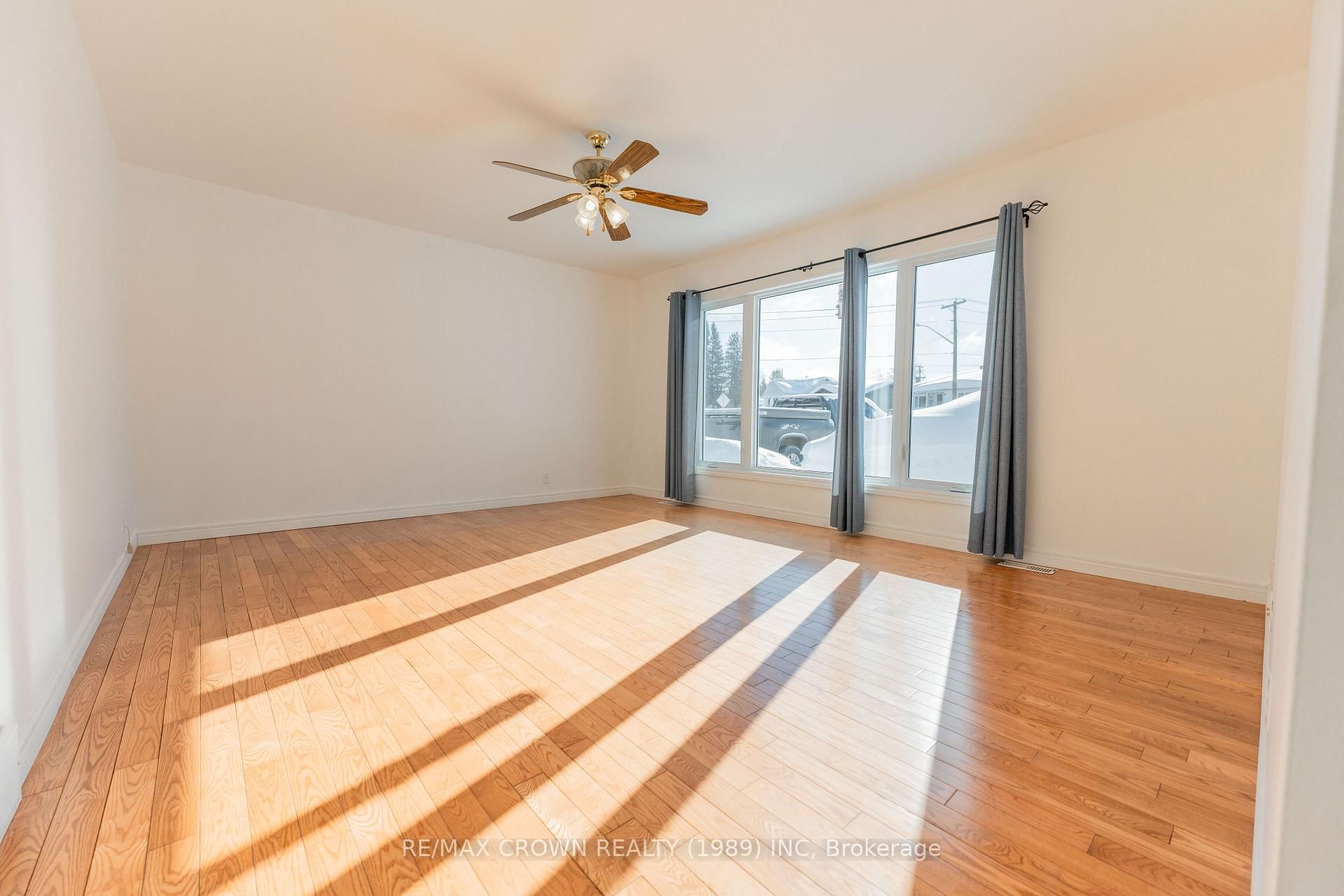 30 Pine Crescent