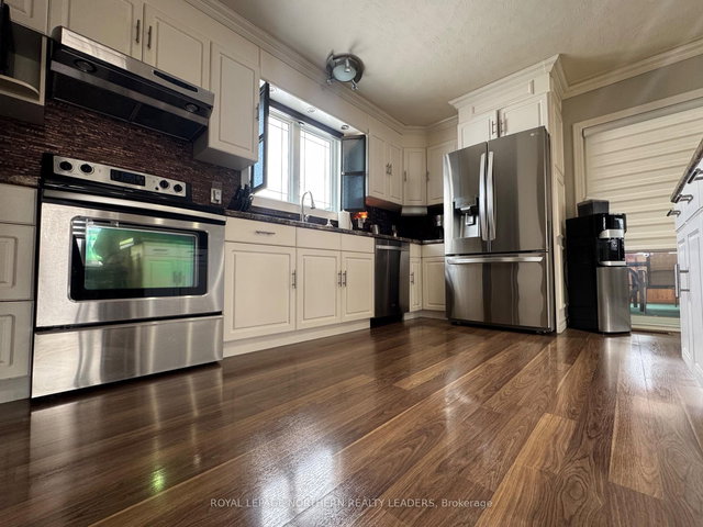 27 Sterling Avenue W