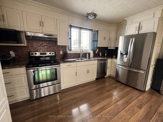 27 Sterling Avenue W