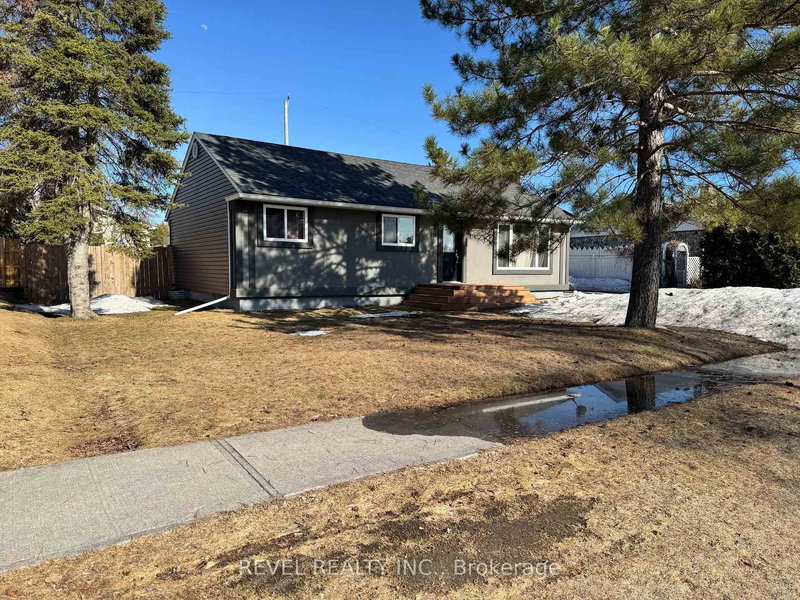 714 Eyre Blvd, Timmins, P4N 4Z4 | Image 2
